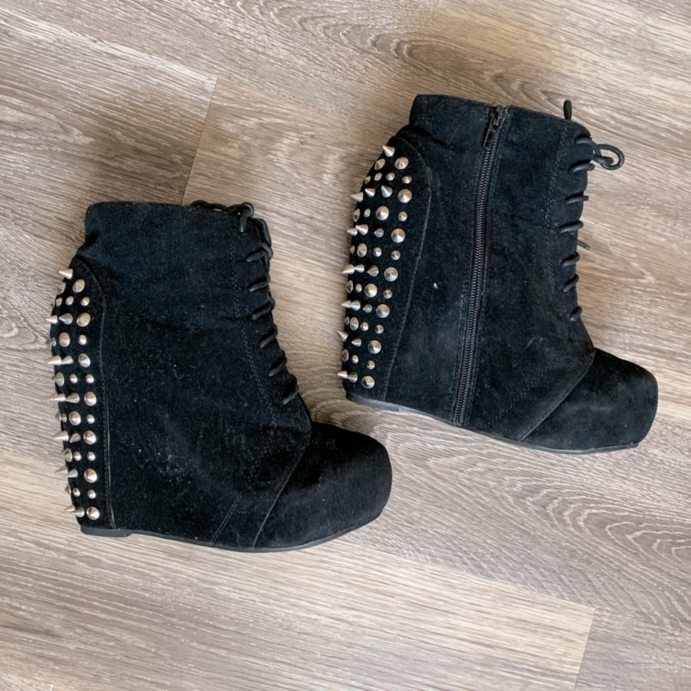 ❌SOLD❌Spiked Wedge heels (8)